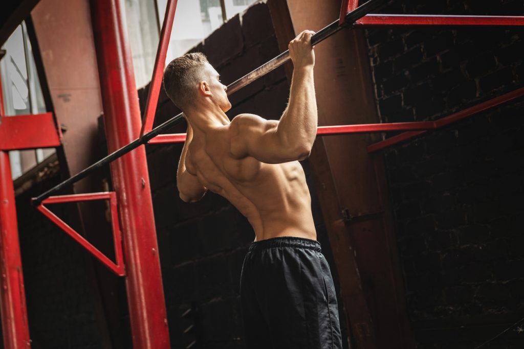 How To Increase The Width Of Your Back With The Wide Grip Traction